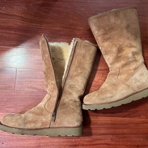 Ugg Tall Boot zipper on the side chestnut color